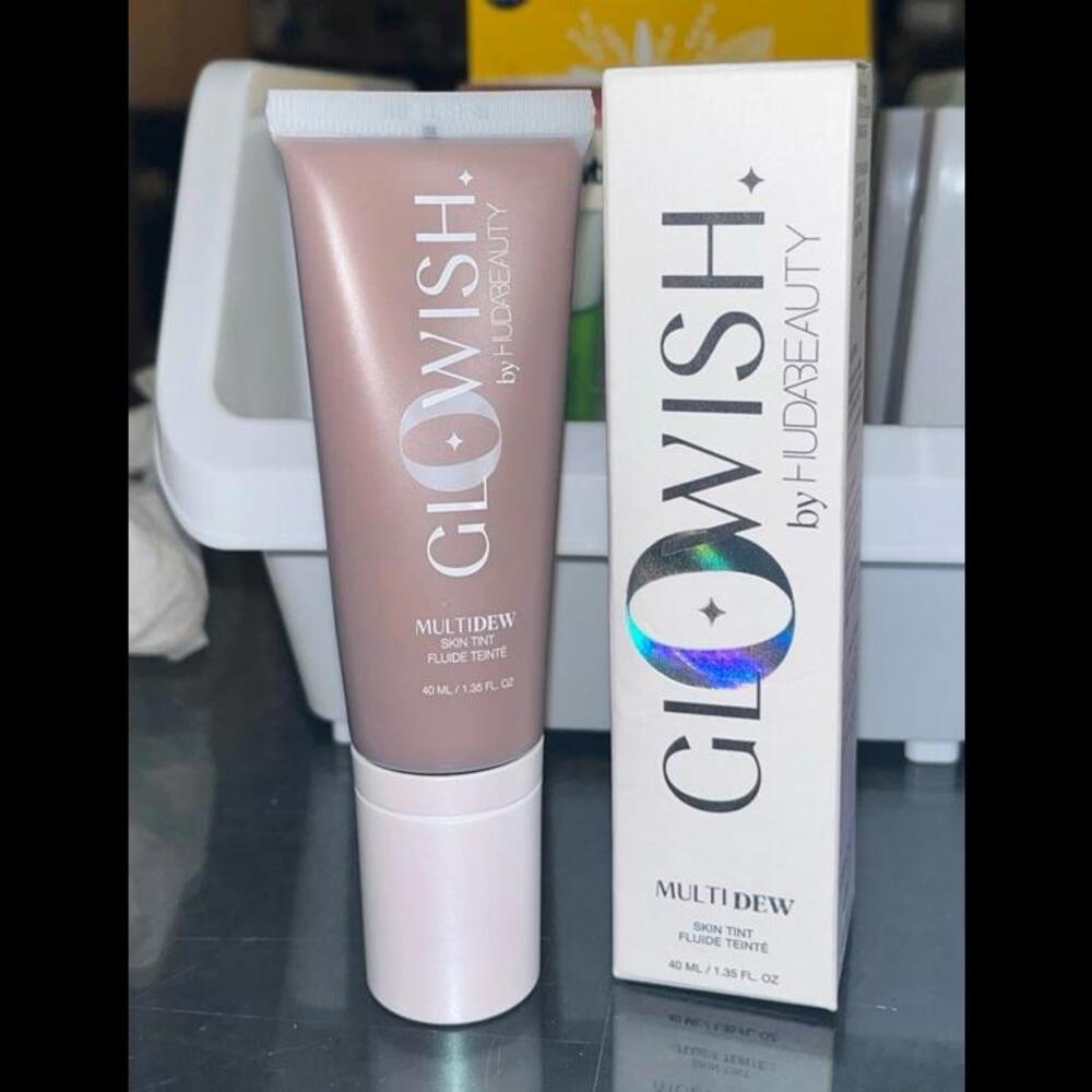Huda Beauty glowish skin tint 11 deep